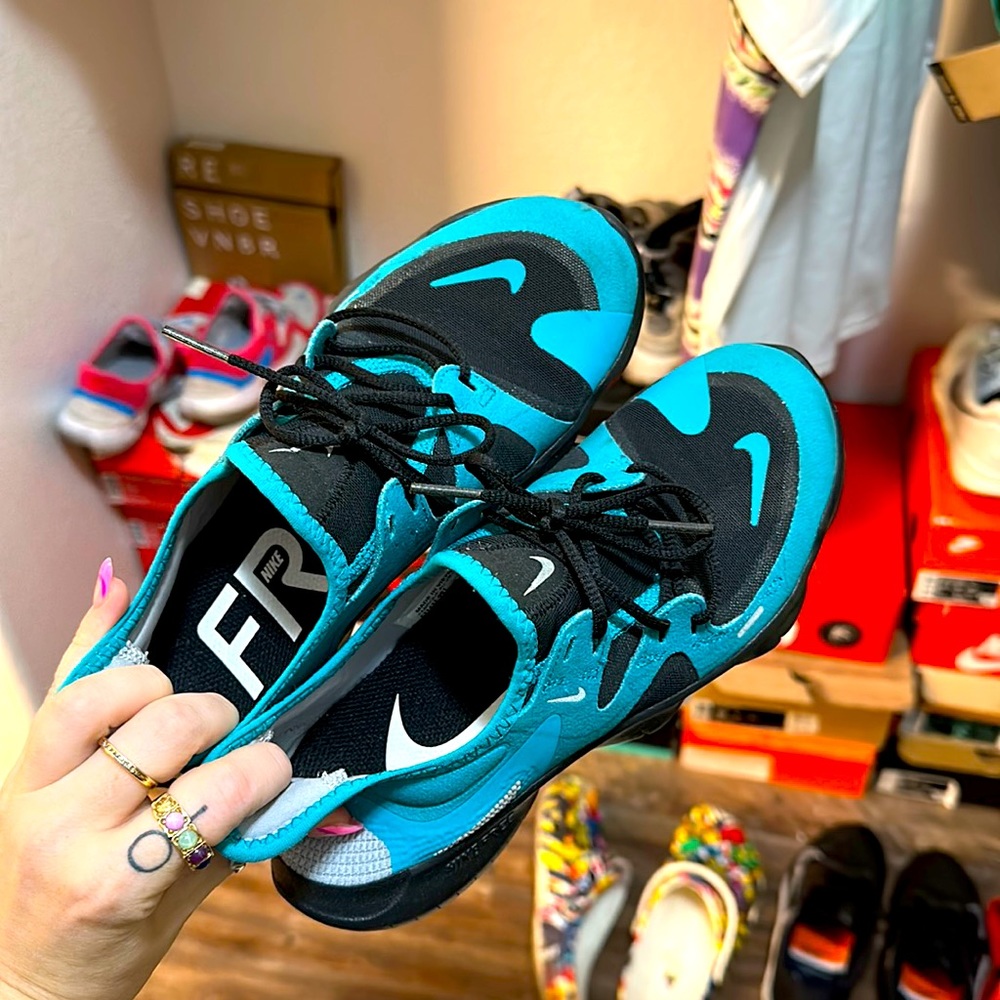 Nike Women's Turquoise Black Athletic Sneakers